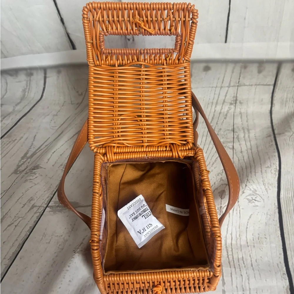 NWT Wicker Car Jeep Shaped Handbag Tommy Bahama Viral Tik Tok Bag Brown Tan - Picture 11 of 11